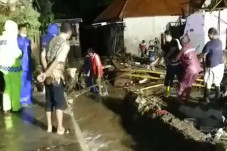 Banjir Bandang Terjang...