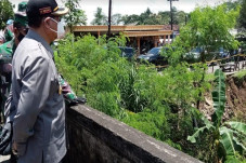 Langganan Banjir Bandang,...