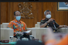 Pasar Tutup 2 Hari,...