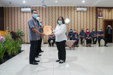 Terima SK dari Wali...