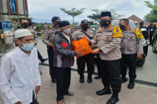 Bagikan Paket Sembako...