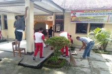 Rusak Diserang Massa,...