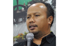Menyorot Surplus Finansial...