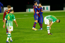Barcelona Selamat dari...