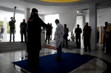 3 Warga Non Muslim Dicambuk...