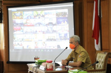 Program Vaksinasi Turunkan...