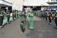 Mayjen TNI Chandra W...