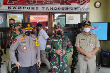 Sambangi Kampung Tangguh,...