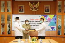 Penyerahan LKPD Provinsi...