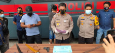 Betisnya Ditembak Pakai...