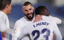 Karim Benzema Bawa Real...