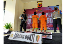 Polisi Ciduk Pembuang...