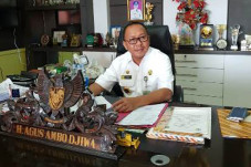 Bupati Agus Ambo Djiwa...