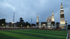 Ada Kerumunan di Alun-alun...