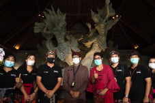 Bantu Pekerja Pariwisata...