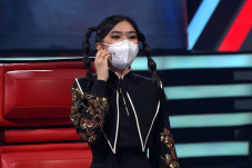 Isyana Sarasvati Menangis...