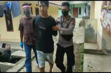 Tak Dipinjami Motor,...