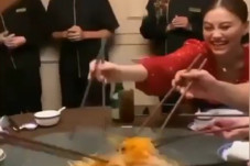 Agnez Mo Pilih Merayakan...