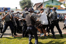 Polisi Myanmar Semakin...