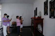 Ganasnya COVID-19, Memaksa...