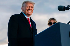 Trump Diputus Bebas,...