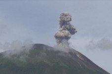Terus Bergolak, Gunung...