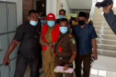 Masih Mengenakan Seragam...