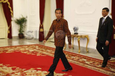 Minta Dikritik, Partai...