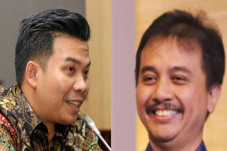 Roy Suryo Diminta Tetap...
