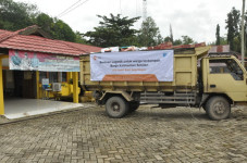 LPS Serahkan Bantuan...