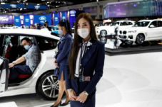 Harga Mobil Turun karena...