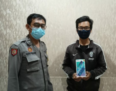 Demi Menyenangkan Istri,...