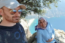 Suami Ini Selfie dengan...