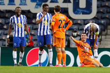 Porto Tumbangkan Juventus,...