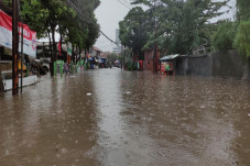 Banjir di Warung Buncit...