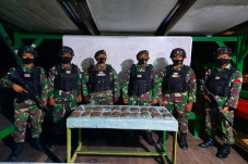 Di Tengah Konflik Papua,...