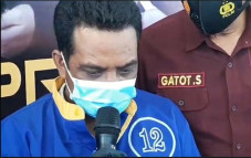 Pamerkan Alat Kelamin...