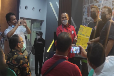 Bobby-Aulia Minta Relawan...