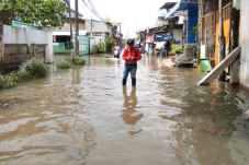 Jelang Magrib, Tinggi...