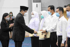 Pemprov DKI Angkat...