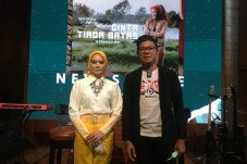 Dirikan Babang Tamvan...