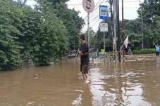 Warga Pejaten Ramai-ramai...