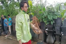 Menjala di Jalan TB...