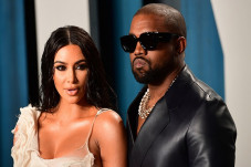 Kim Kardashian Resmi...