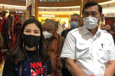 Wamen Angela: Beli Kreatif...