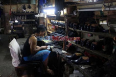 Daya Beli Anjlok Akibat...