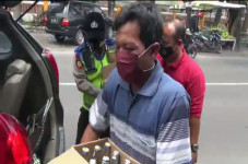 Tergiur Untung Banyak,...