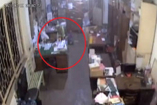 Terekam CCTV, Pelaku...