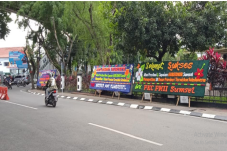 Puluhan Karangan Bunga...