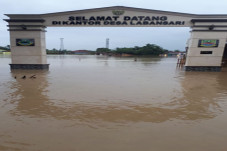 Diterjang Banjir, 1.600...